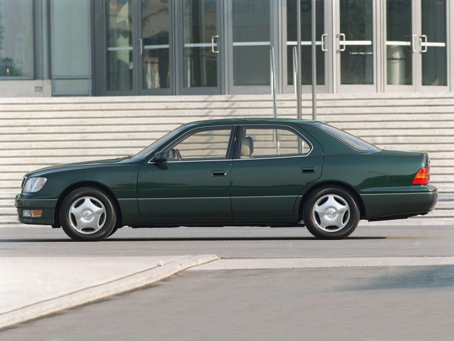  Lexus LS400 1997 года  (фото 15 из 16)